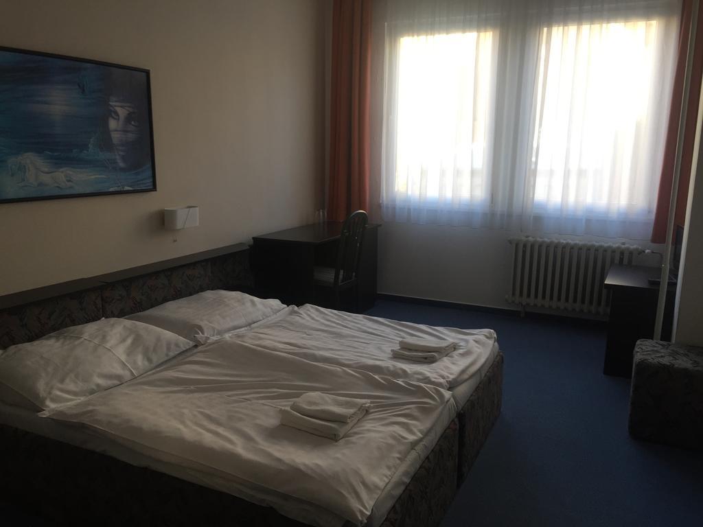 Hotel U Tri Lvu Ceske Budejovice Buitenkant foto